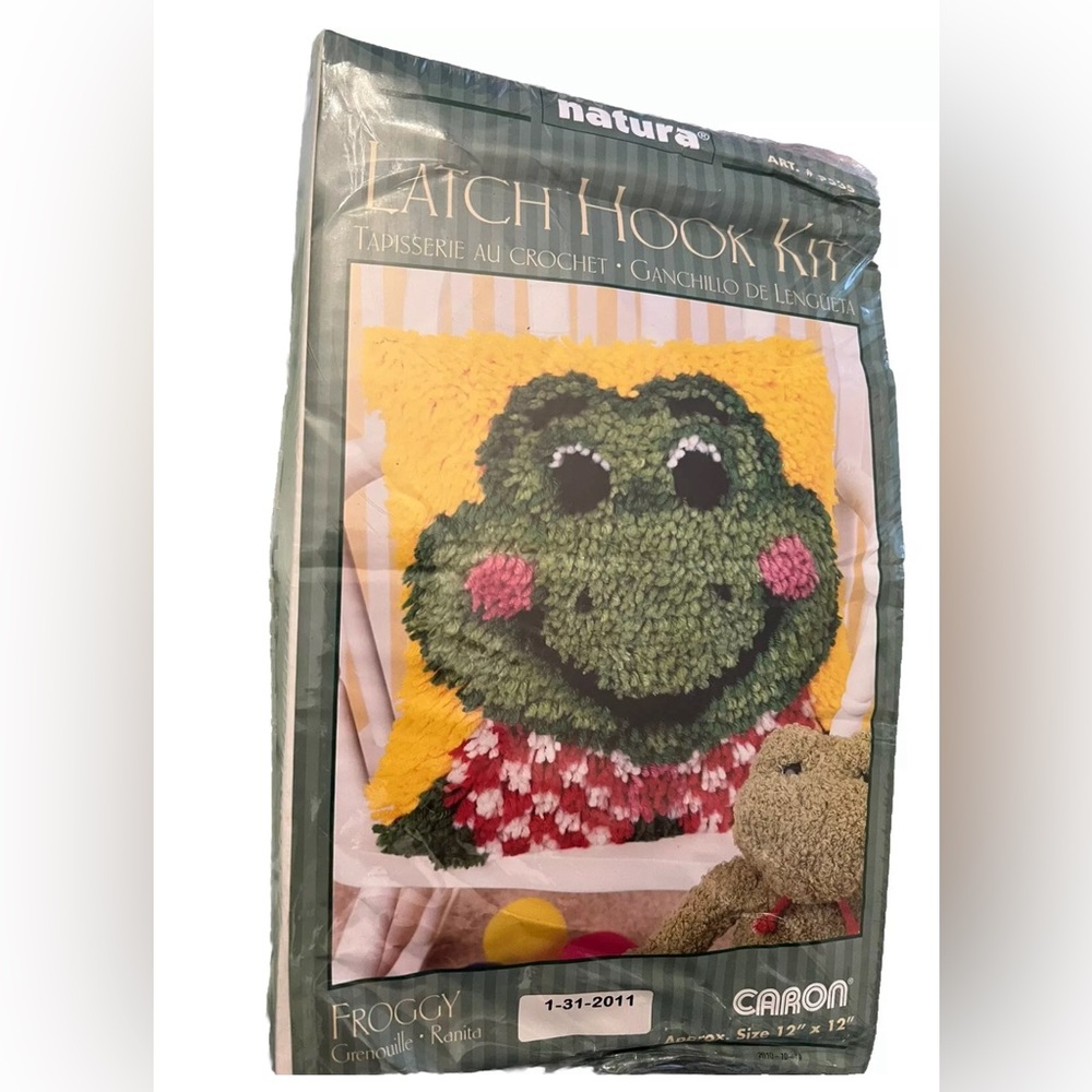 Latch Hook Kit Crafting Frog whimsy Caron Natura Froggy 12" x 12"